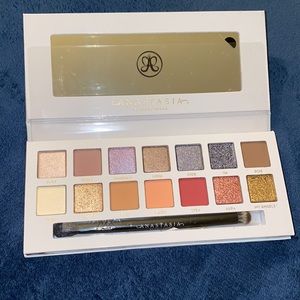 NEVER BEEN USED Carli Bybel Anastasia